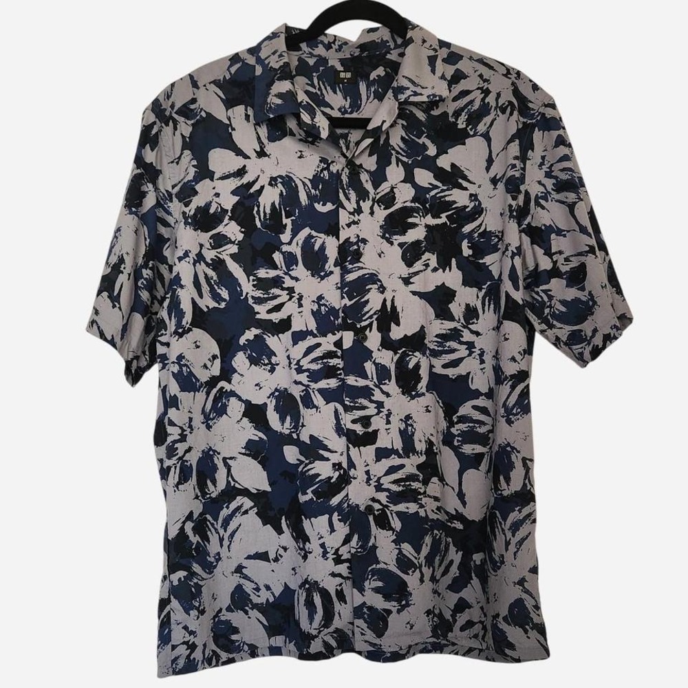 UNIQLO boho floral print short sleeve button up shirt blue and grey Men's Size M